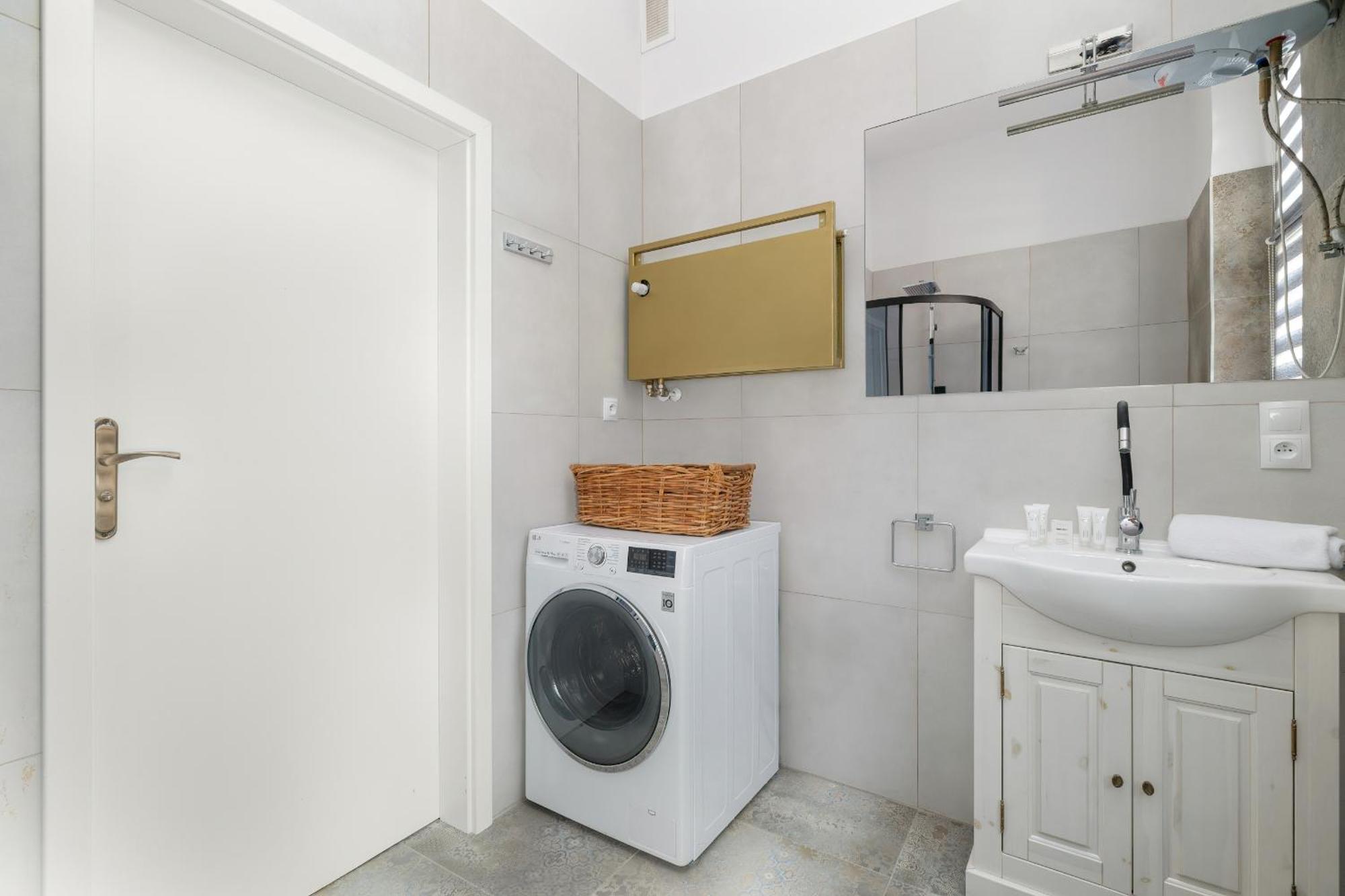 Nowoczesne I Stylowe Apartamenty W Centrum Bytomia Blisko Rynku By Noclegi Renters Exterior photo